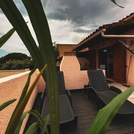 Petite Maison, Toute Equipee A 600m De La *